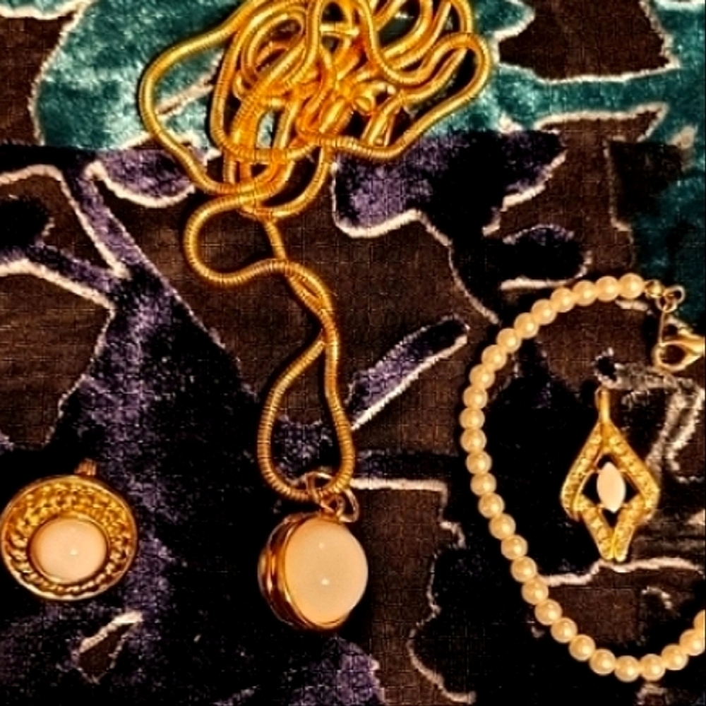 Monet Milk Gold Tone Earrings With Unsigned Sphere Snake Chain Necklace 4 Piece - Picture 2 of 12